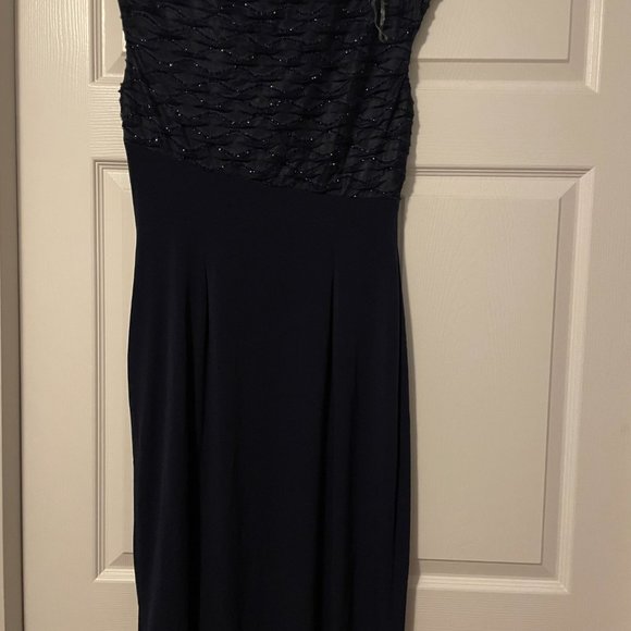 Formal Dress - Picture 3 of 4